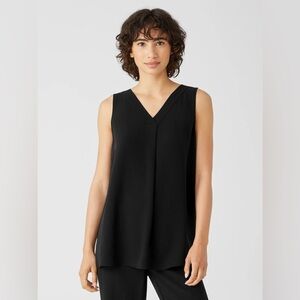 EILEEN FISHER - Pleat V-neck 100% Silk Georgette Tank.
Size: XS P2P 18”